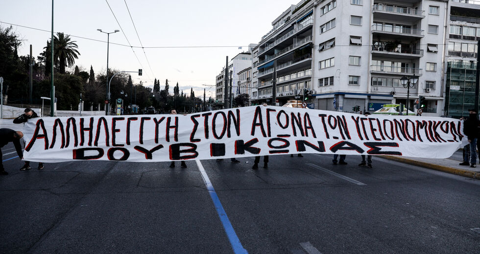 Ξεχείλισε η οργή για τη διαχείριση της κρίσης