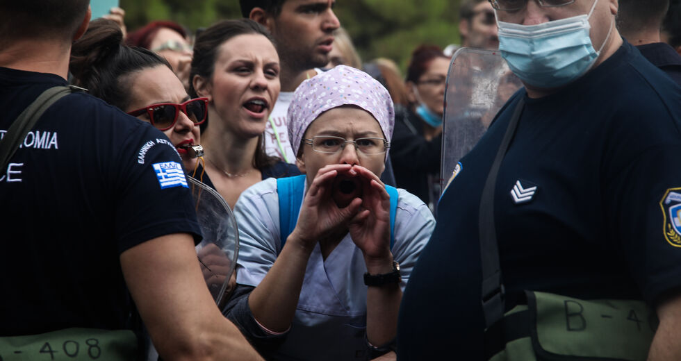 Πλευρική… προσέγγιση σε μετωπικά προβλήματα