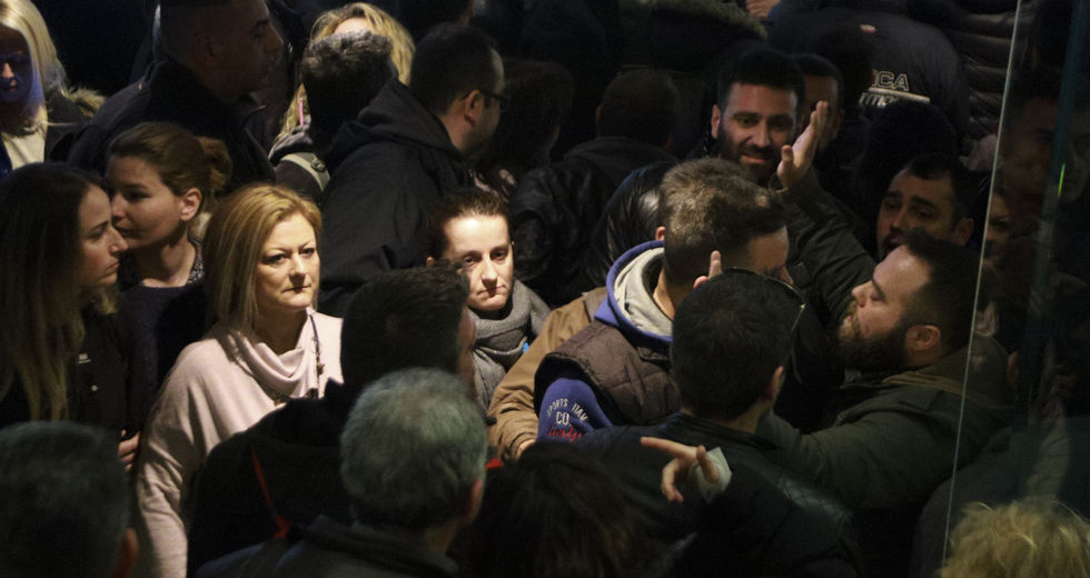 Τα μαρτύρια του συνδικαλισμού στην πλατεία Βάθη