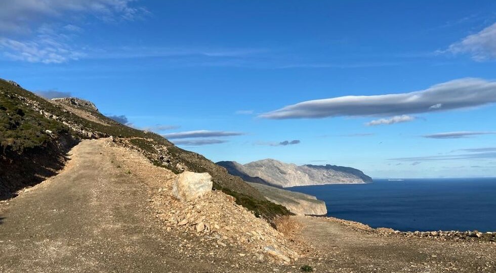 «Χαρακώνουν» την Αμοργό με νέους δρόμους