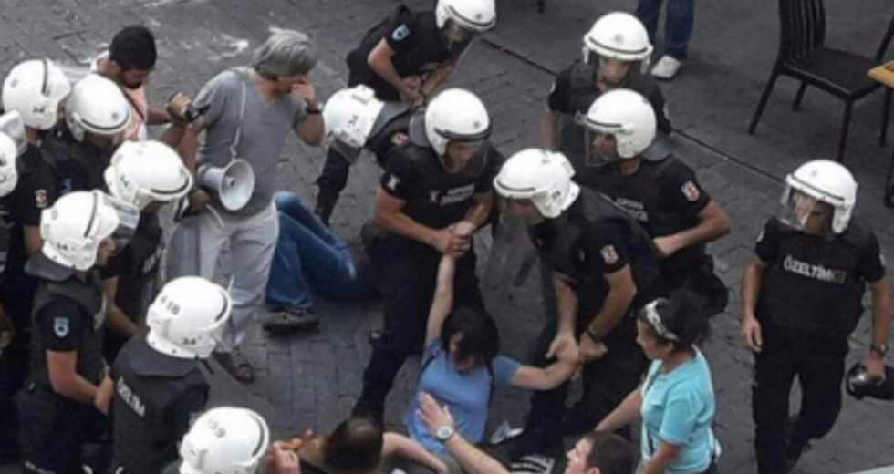 Εκκληση για τη ζωή της αγωνίστριας δικηγόρου Mπαρκίν Τιμτίκ