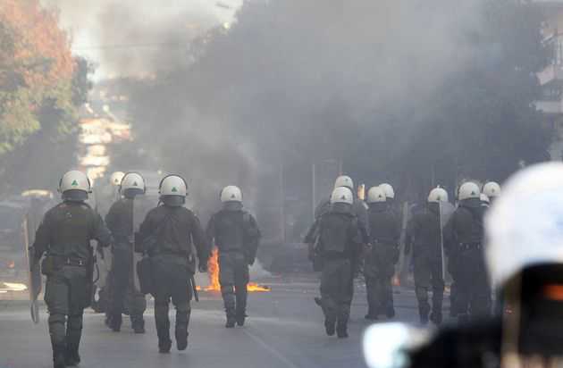 Ισόπαλο ντέρμπι σε κίτρινο φόντο