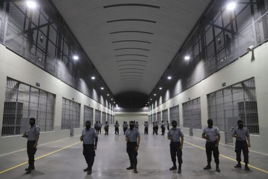 Επανέρχεται για αποστολή καταδίκων στο Ελ Σαλβαδόρ ο Ντόναλντ Τραμπ