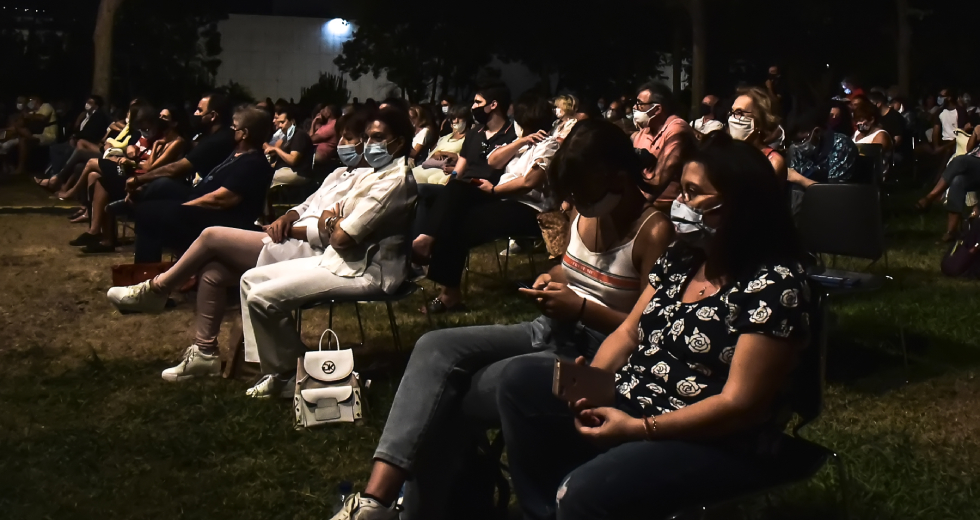 Να επιβιώσουν, έστω με λίγους θεατές, έστω με ελάχιστα έσοδα