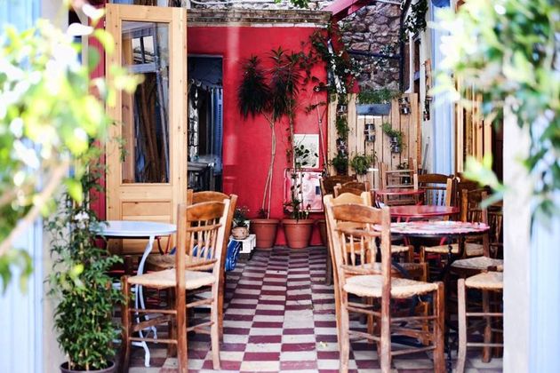 Η «Εφ.Συν». προτείνει ρεβεγιόν σε στέκια συνεργατικά