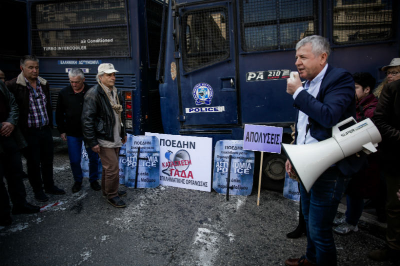 Πορεία ΠΟΕΔΗΝ για «αποψίλωση» τραυματιοφορέων 