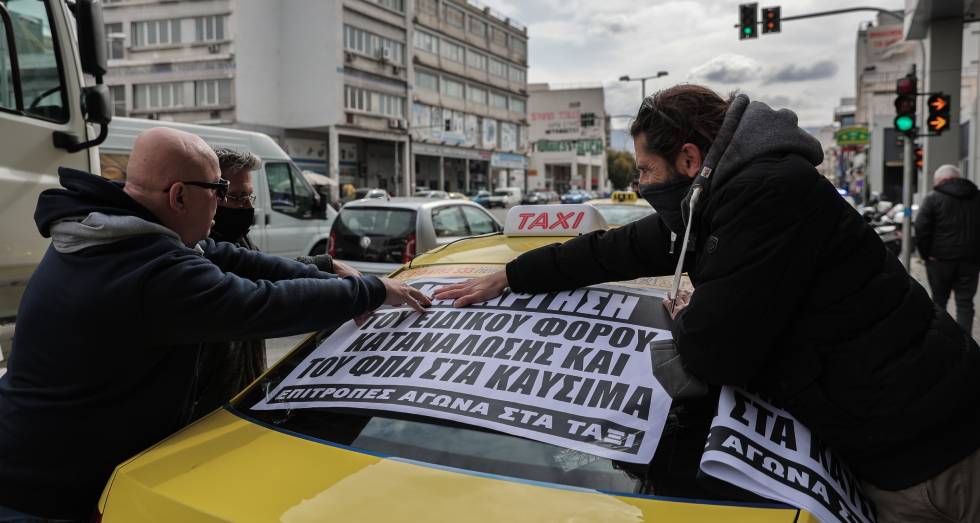 Πορεία οδηγών ταξί για κατάργηση φόρων στα καύσιμα