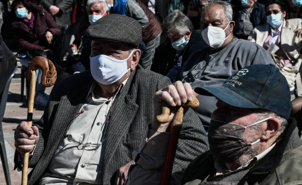 Μαζική διαμαρτυρία συνταξιούχων στην Κλαυθμώνος [ Φωτογραφίες & Βίντεο ]