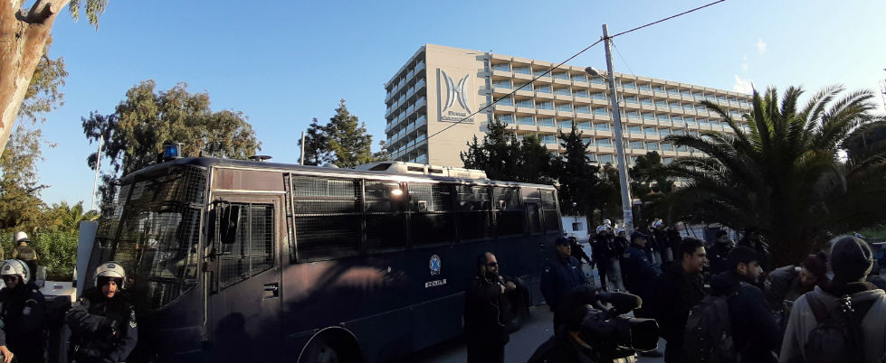 Σε κλοιό διαδηλωτών το συνέδριο της ΓΣΕΕ 