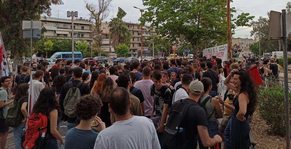 Αποκλεισμοί ΑΕΙ -Διαμαρτυρία στο ΠΡΟ.ΠΟ στην Αθήνα για να μην μπει η πανεπιστημιακή αστυνομία