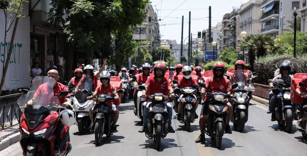 «Κοκκίνησαν» οι δρόμοι από εργαζόμενους ενάντια στους νέους σχεδιασμούς της efood 