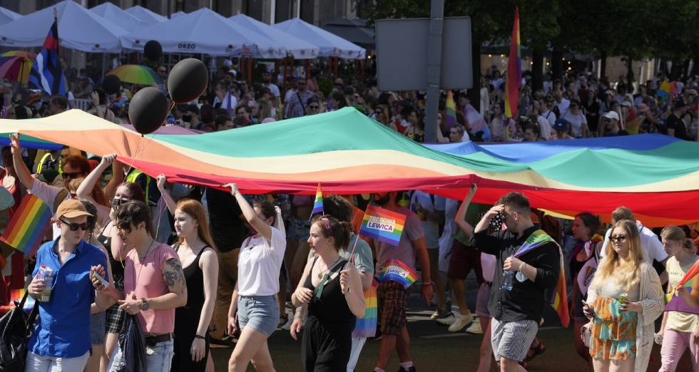 Χιλιάδες στο μεγάλο Pride της Πολωνίας [Φωτογραφίες]