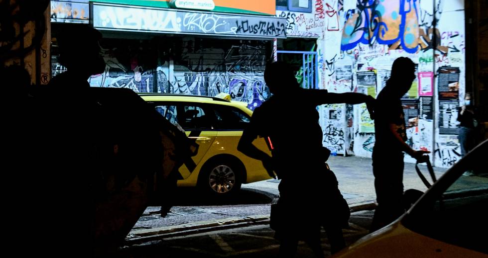 Με χημικά και συλλήψεις η καταστολή μαζικής πορείας για τα Εξάρχεια
