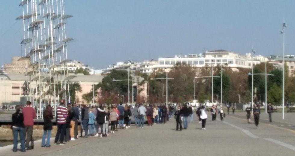 Στο «κόκκινο» η Θεσσαλονίκη, ουρές για rapid tests