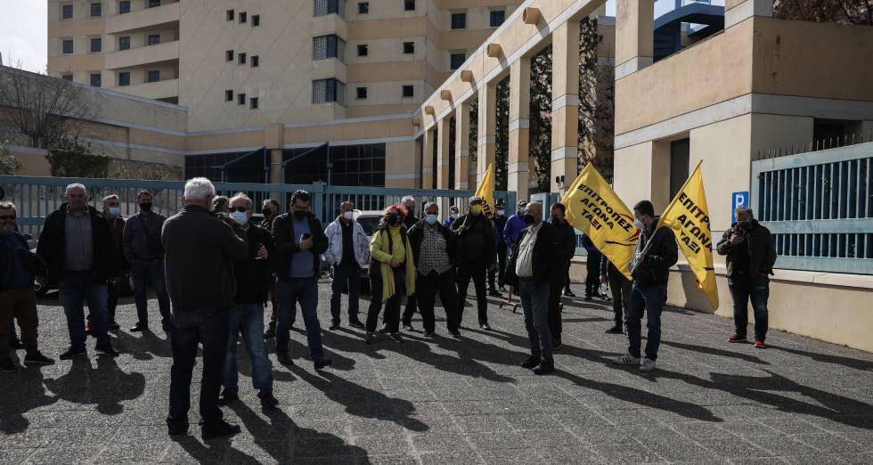 Διαμαρτυρία οδηγών ταξί στο υπουργείο Μεταφορών [ Φωτογραφίες ]