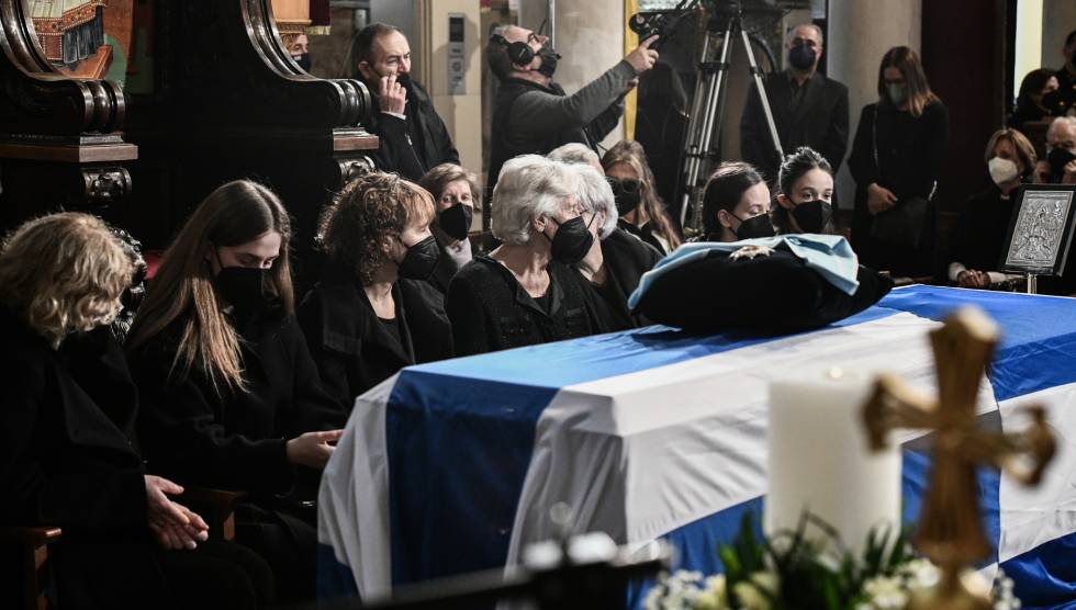 Το «ύστατο χαίρε» στον Κάρολο Παπούλια