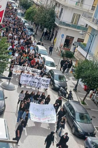 Μαθητικός ξεσηκωμός για το έγκλημα στα Τέμπη
