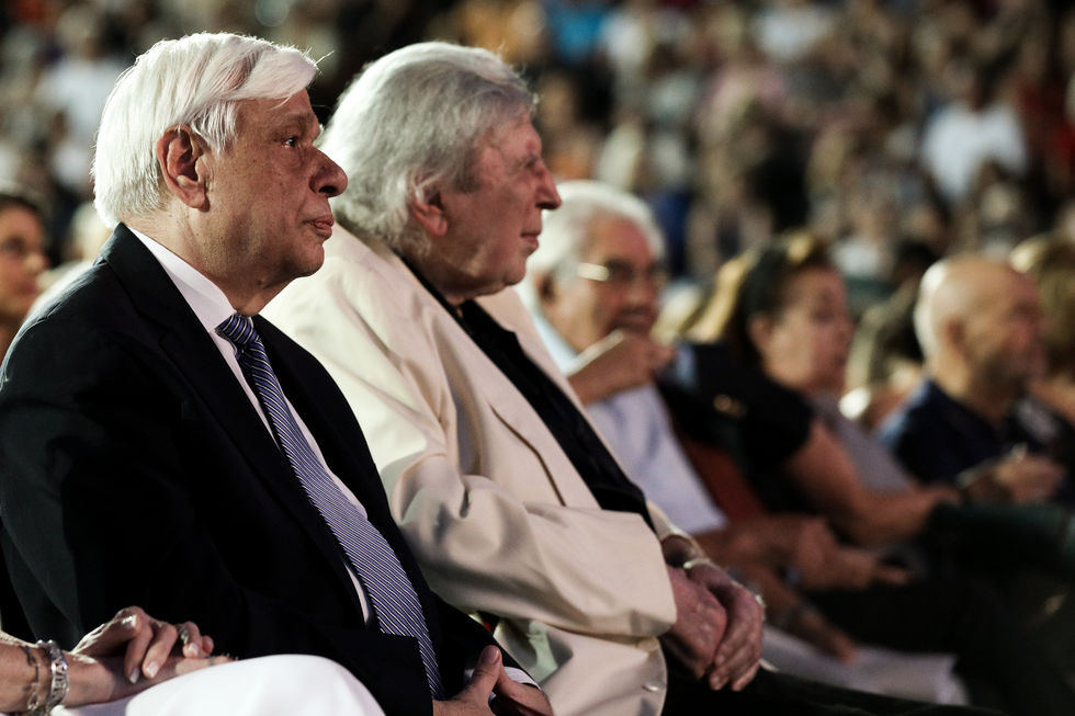 Ατελείωτο χειροκρότημα για τον Μίκη Θεοδωράκη