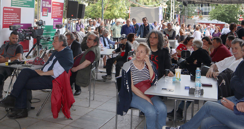 Οι πρώτες αντιδράσεις στα εκλογικά κέντρα