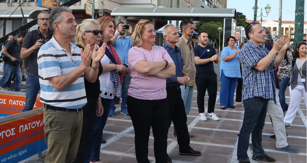 Οι πρώτες αντιδράσεις στα εκλογικά κέντρα