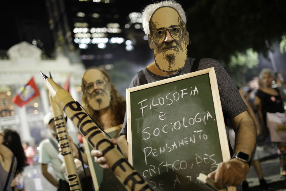 Οι μαθητές της Βραζιλίας ενάντια στις περικοπές του Μπολσονάρο