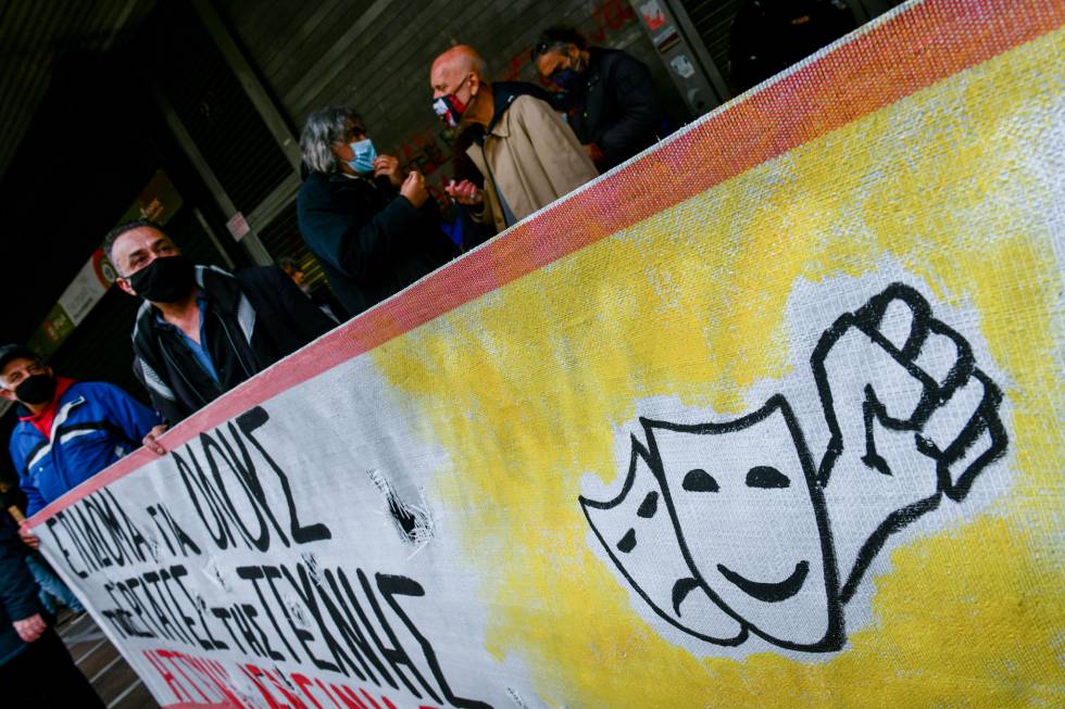 Ακόμα μία διαμαρτυρία καλλιτεχνών στο υπουργείο Εργασίας