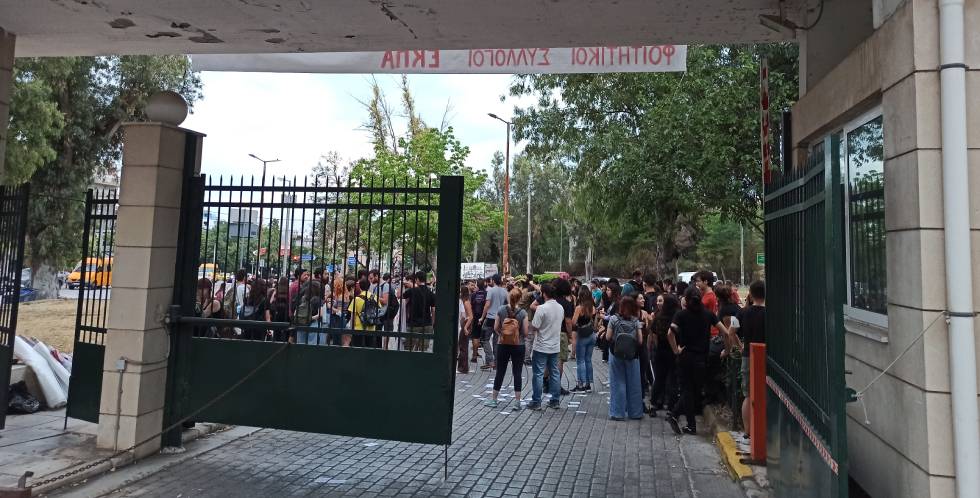 Αποκλεισμοί ΑΕΙ -Διαμαρτυρία στο ΠΡΟ.ΠΟ στην Αθήνα για να μην μπει η πανεπιστημιακή αστυνομία