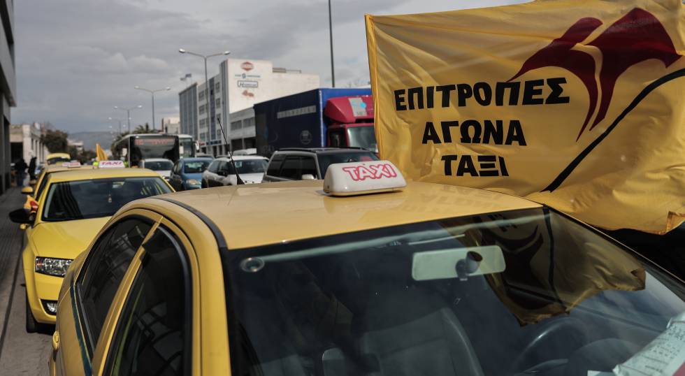 Πορεία οδηγών ταξί για κατάργηση φόρων στα καύσιμα