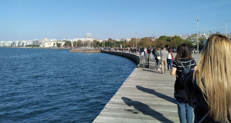 Στο «κόκκινο» η Θεσσαλονίκη, ουρές για rapid tests