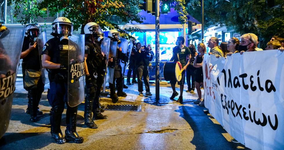Με χημικά και συλλήψεις η καταστολή μαζικής πορείας για τα Εξάρχεια