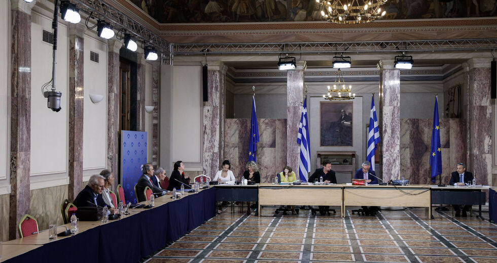 Τσουνάμι Παπαγγελόπουλου κατά Ράικου