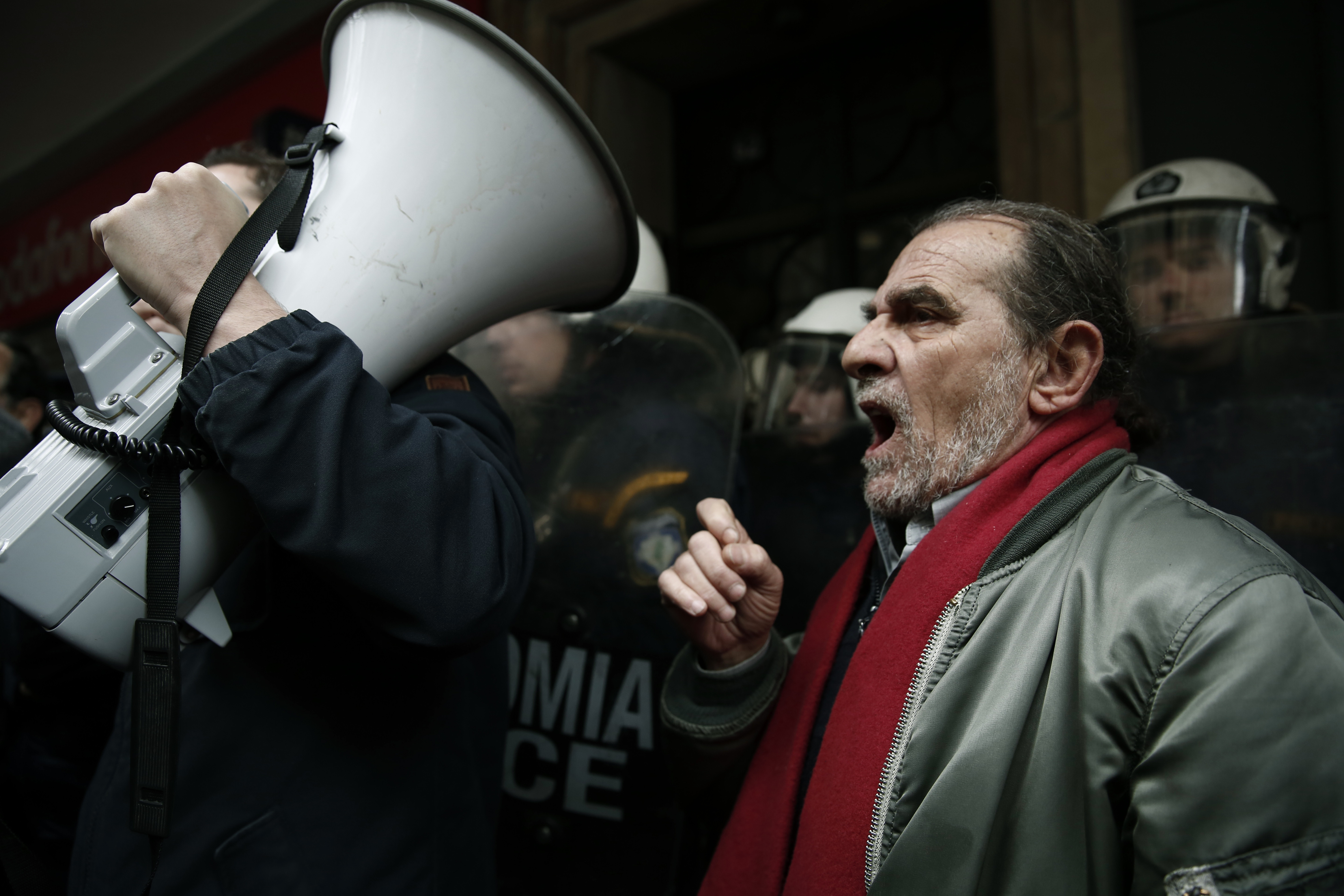Δυναμικές διαμαρτυρίες κατά των πλειστηριασμών στο Σύνταγμα