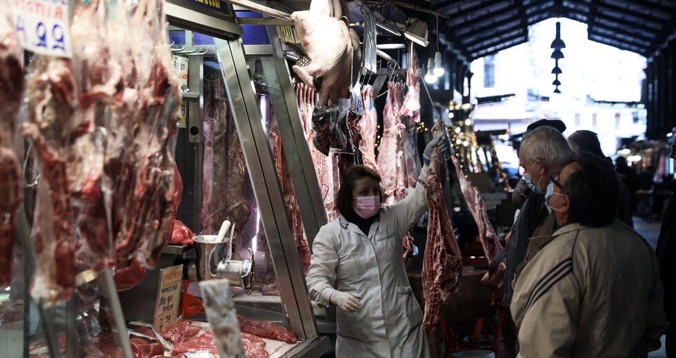 Ως και 18,5% ακριβότερο το χριστουγεννιάτικο τραπέζι, σύμφωνα με το ΙΝΕΜΥ-ΕΣΕΕ