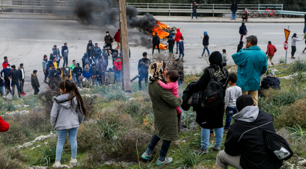 «Ελευθερία» ζητούν οι πρόσφυγες στη Μόρια
