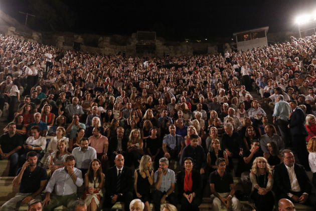 Συγκινητική βραδιά για τον Μάνο Ελευθερίου στο Ηρώδειο