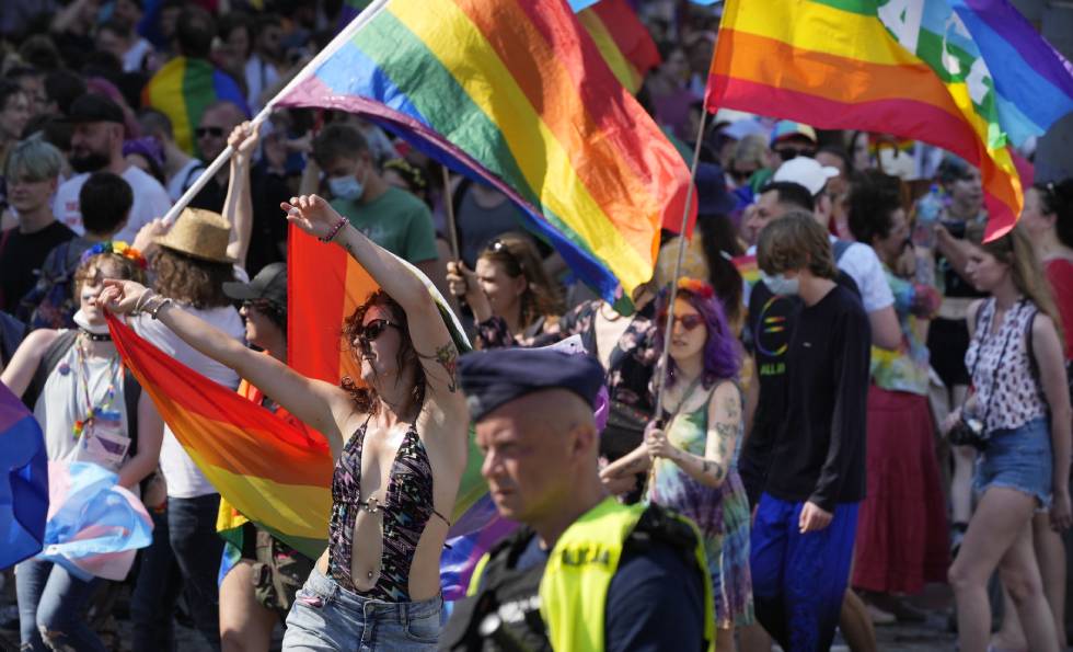 Χιλιάδες στο μεγάλο Pride της Πολωνίας [Φωτογραφίες]