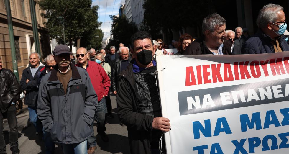 «H ακρίβεια κλέβει τη σύνταξη και τη ζωή μας»