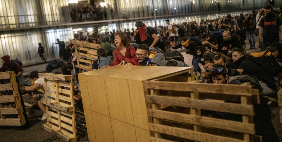 Δεκάδες διαδηλωτές τραυματίστηκαν στη Βαρκελώνη