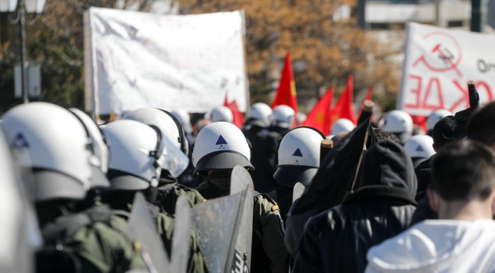 Δυναμική αντιπολεμική και αντινατοϊκή πορεία στην αμερικανική πρεσβεία