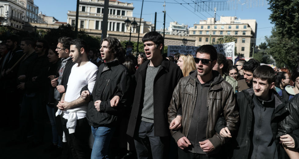 Φωτορεπορτάζ από τις απεργιακές κινητοποιήσεις κατά του ασφαλιστικού