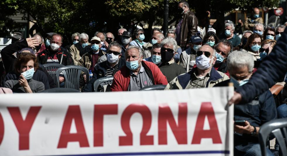 Μαζική διαμαρτυρία συνταξιούχων στην Κλαυθμώνος [ Φωτογραφίες & Βίντεο ]