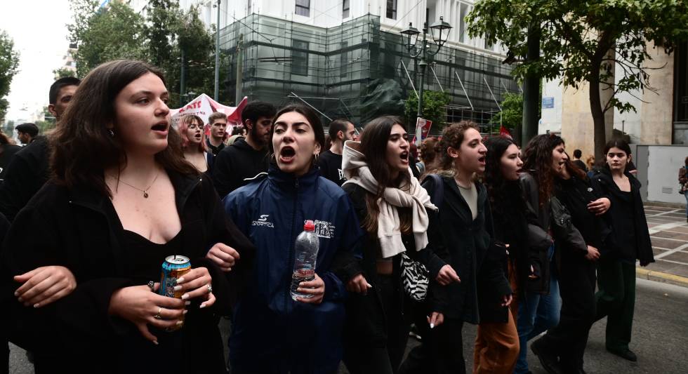 Μαζικές διαδηλώσεις για την Πρωτομαγιά με αιχμή εργασιακά και Τέμπη