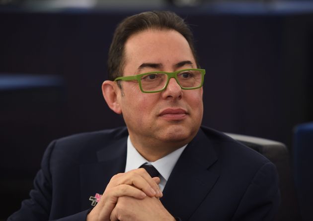 Στην ευρωζώνη, αλλά με… αγκάθια