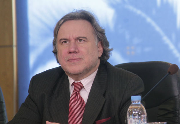 «Με προαπαιτούμενο τη ρύθμιση του χρέους»