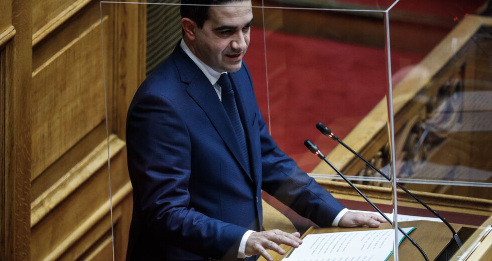 Με το «όπλο» στραμμένο στην… αντιπολίτευση