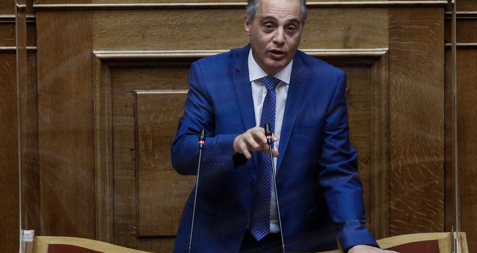 Με το «όπλο» στραμμένο στην… αντιπολίτευση