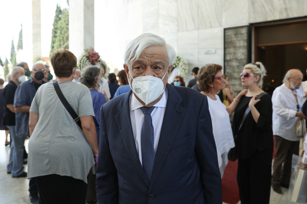 Πολιτικοί και πλήθος κόσμου αποχαιρέτησαν τον Ηλία Νικολακόπουλο