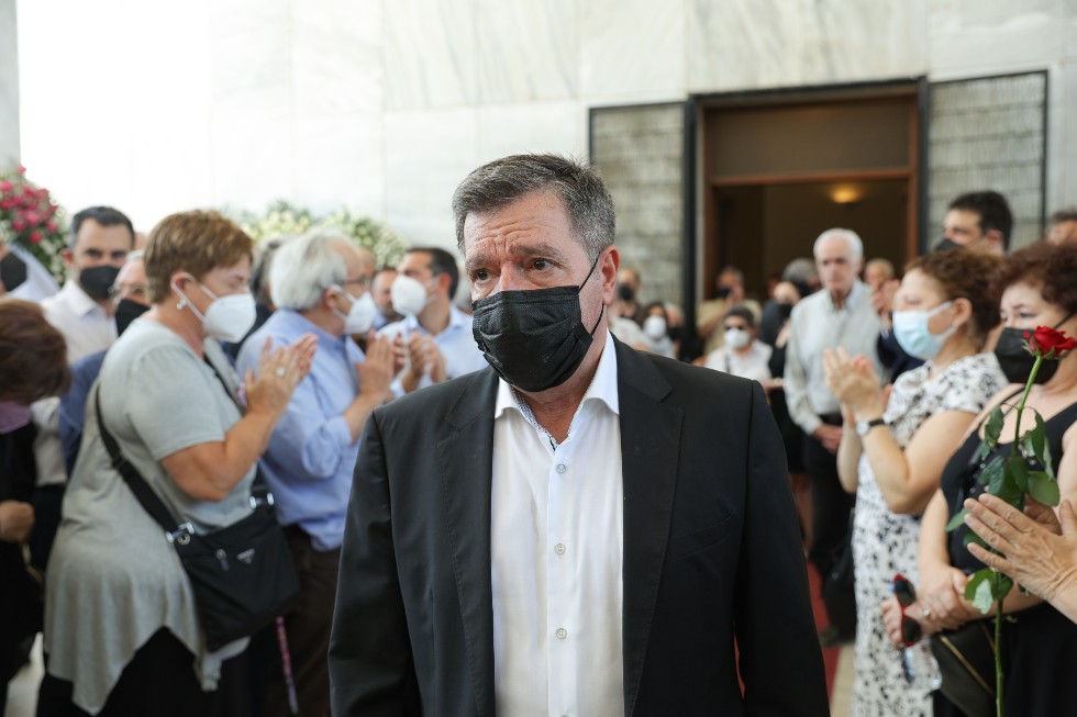 Πολιτικοί και πλήθος κόσμου αποχαιρέτησαν τον Ηλία Νικολακόπουλο
