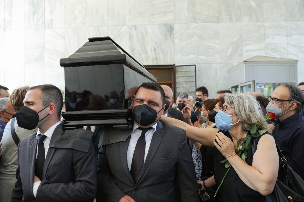 Πολιτικοί και πλήθος κόσμου αποχαιρέτησαν τον Ηλία Νικολακόπουλο
