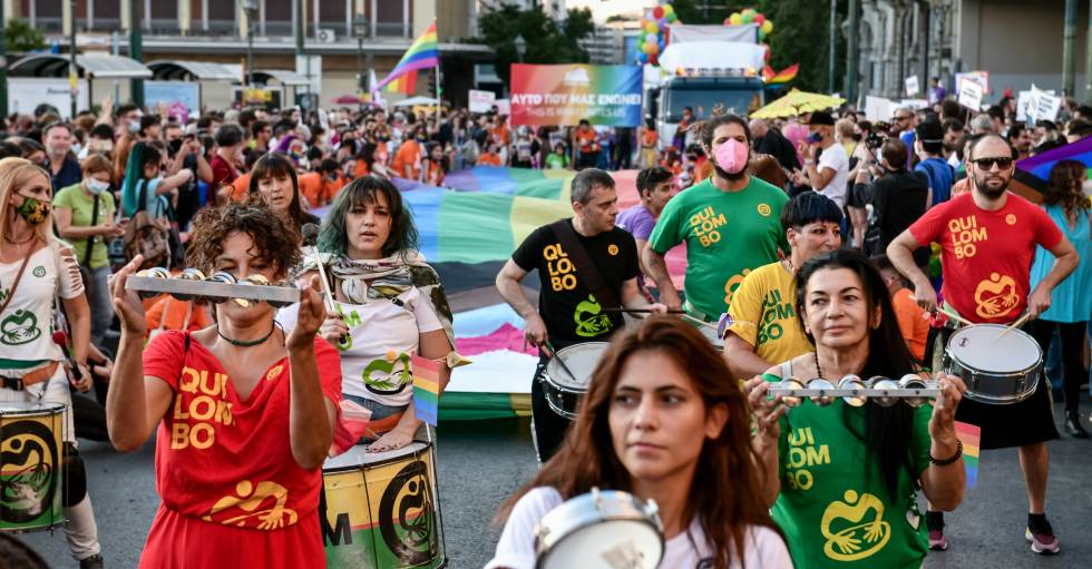 «Σύνθημά μας η αγάπη»: Πολύχρωμο ποτάμι του Pride στην Αθήνα